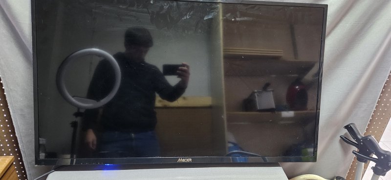 Mecer LED Flatscreen TV — Large (Faulty / Spares or Repair)