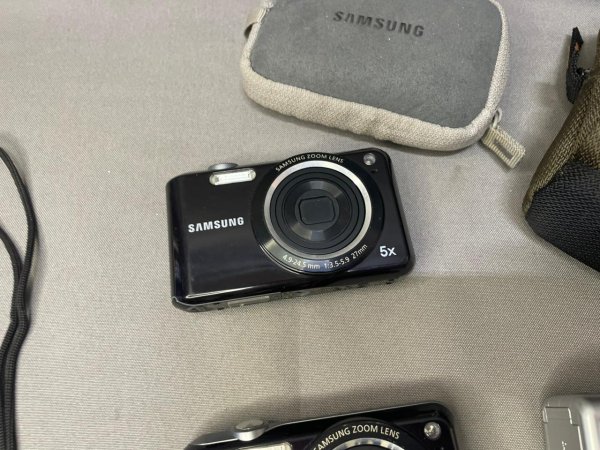 Vintage Digital Cameras ×3 — 2× Samsung + Canon PowerShot A400, with Bags