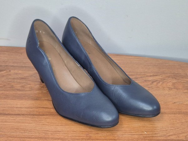 Froggie Navy Leather Court Shoes — Size 7, Made in South Africa