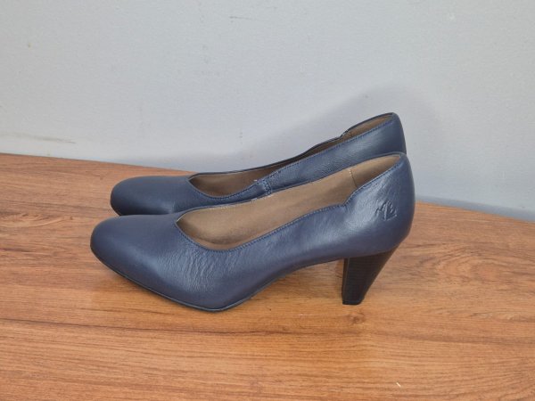 Froggie Navy Leather Court Shoes — Size 7, Made in South Africa