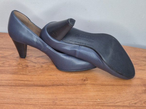 Froggie Navy Leather Court Shoes — Size 7, Made in South Africa