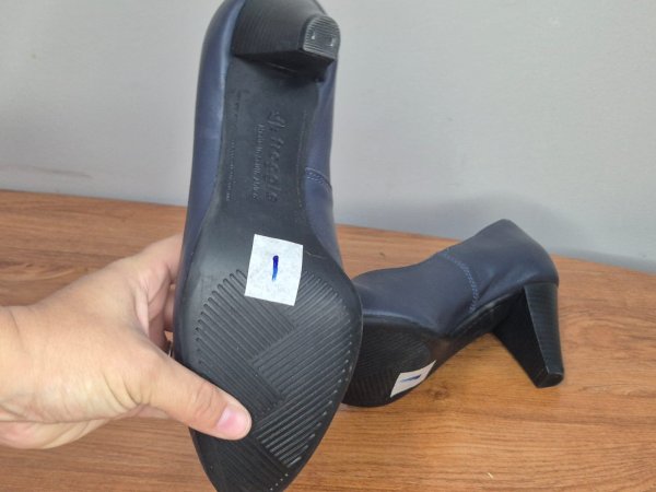 Froggie Navy Leather Court Shoes — Size 7, Made in South Africa