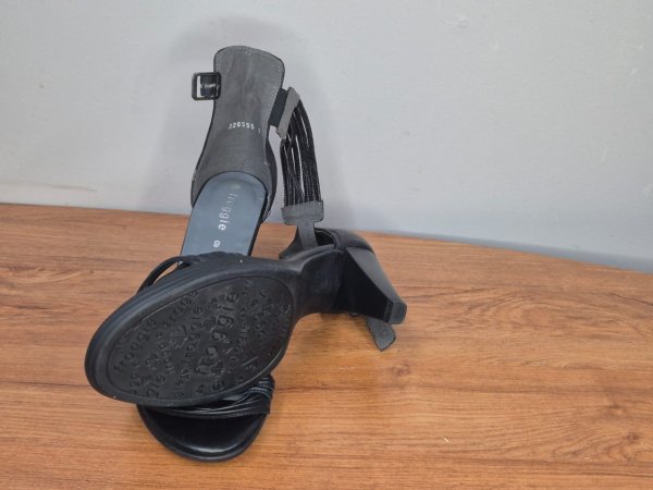 Froggie Black Leather Strappy Sandals — Size 9, Ankle Strap