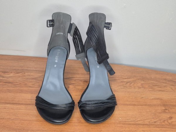 Froggie Black Leather Strappy Sandals — Size 9, Ankle Strap