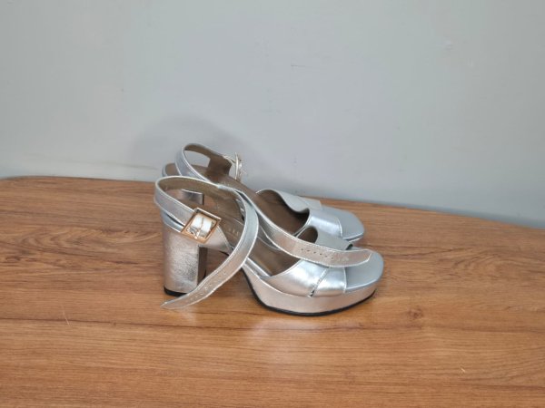 Froggie Silver Metallic Platform Sandals — Size 4