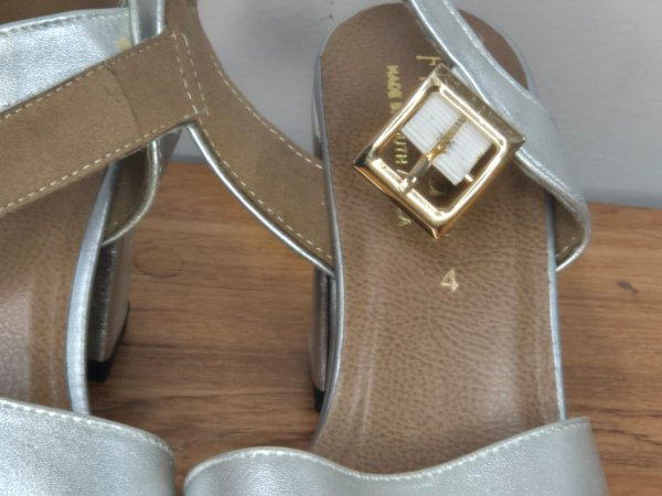 Froggie Silver Metallic Platform Sandals — Size 4