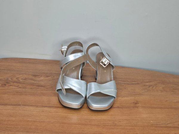 Froggie Silver Metallic Platform Sandals — Size 4