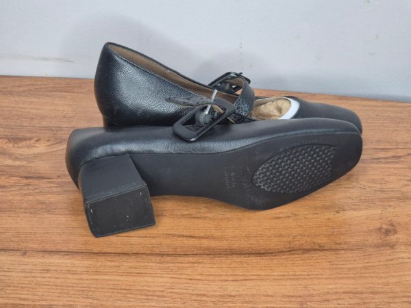 Froggie Black Leather Mary Janes — Size 4, Block Heel