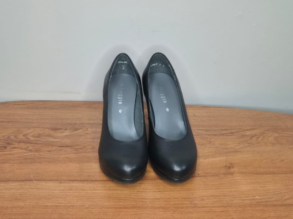 Froggie Black Leather Platform Courts — Size 6