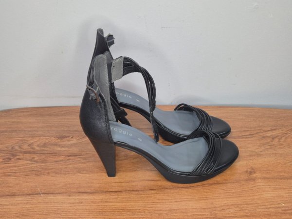 Froggie Black Leather Strappy Sandals — Size 8, Ankle Strap