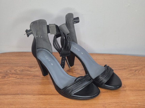 Froggie Black Leather Strappy Sandals — Size 8, Ankle Strap