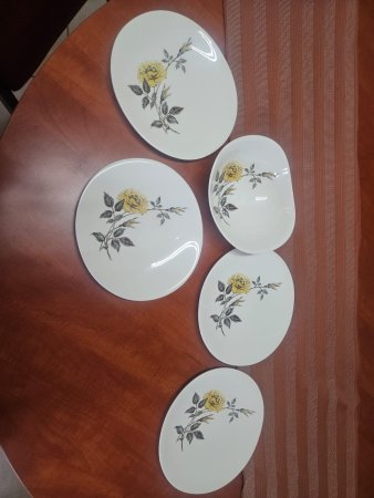 Yellow Rose Dinnerware — 4 Plates & Serving Bowl (5 Pieces)