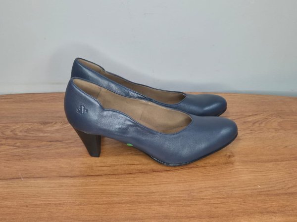 Froggie Navy Leather Court Shoes — Size 9