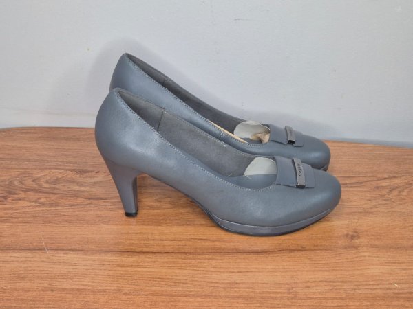 Froggie Grey Leather Platform Courts — Size 9